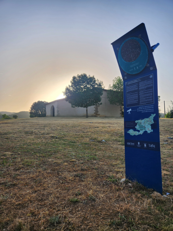 Mirador Astronómico Lagrán, ermita de San Bartolomé